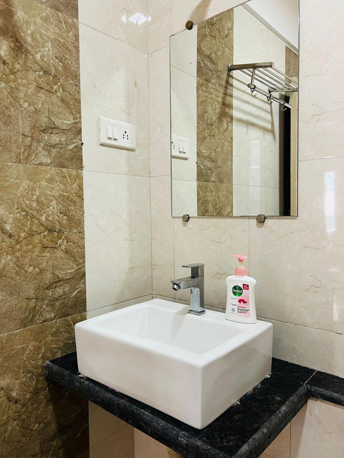Luna Spaces- Near Mumbai International Airport Luaran gambar