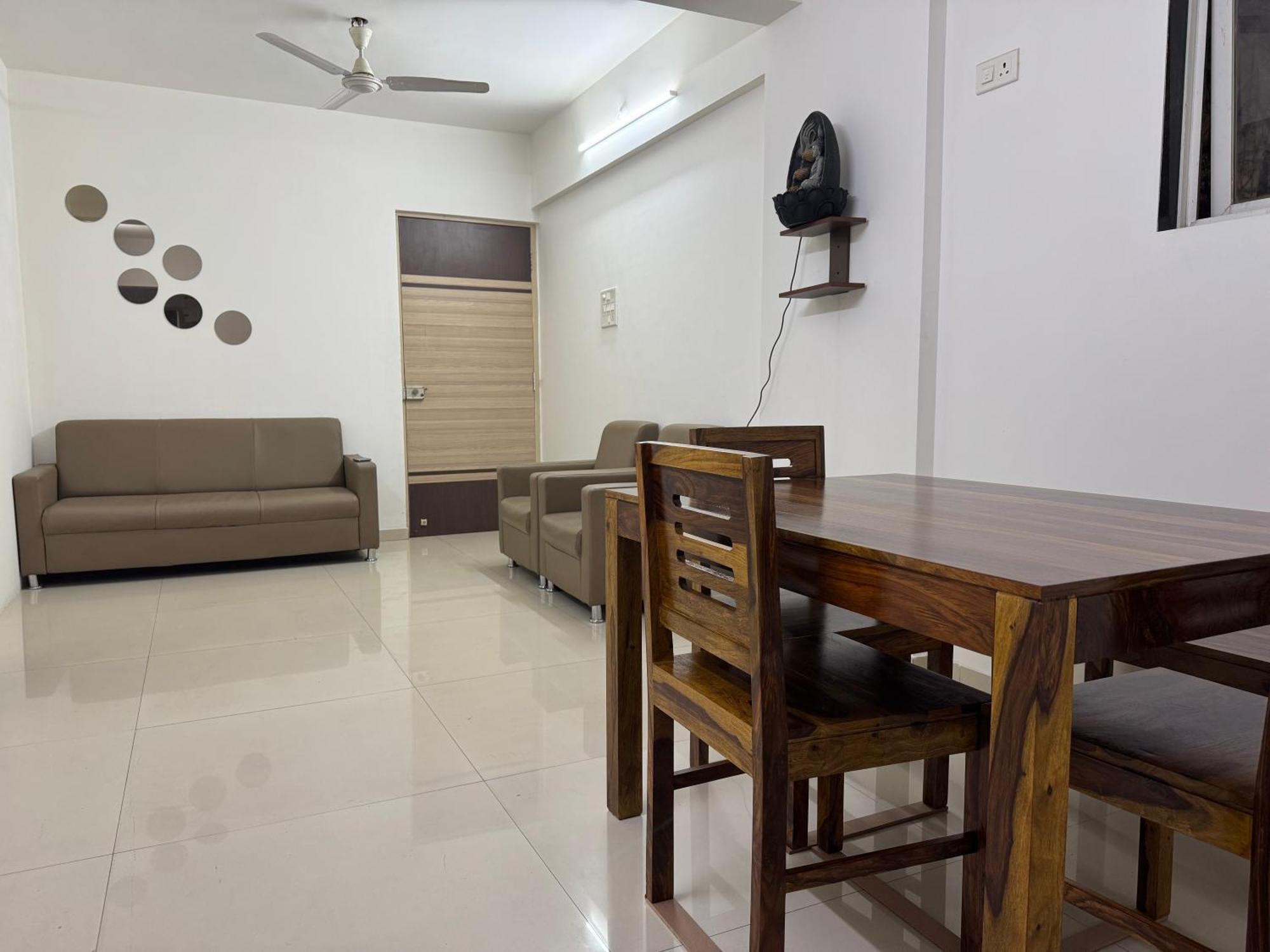 Luna Spaces- Near Mumbai International Airport Luaran gambar